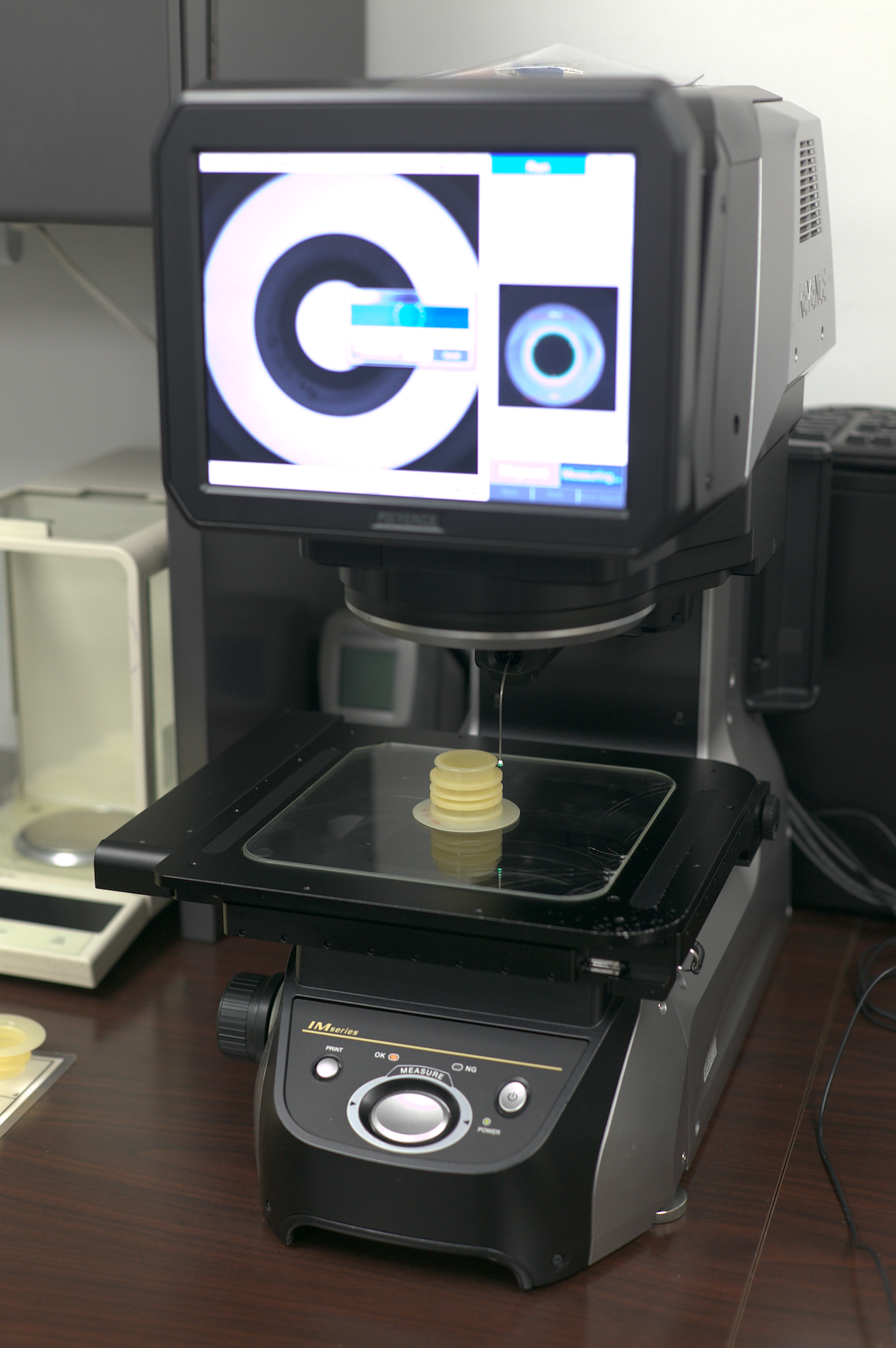 Keyence IM-7500 Micrometer